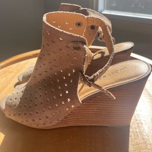 Authentic Womens Lucky Brand brown Wedges